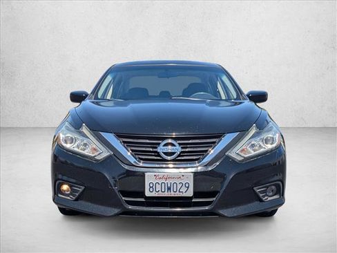 Used 2017 Nissan Altima 2.5 SV FWD image 2
