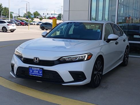 Used 2022 Honda Civic EX image 3