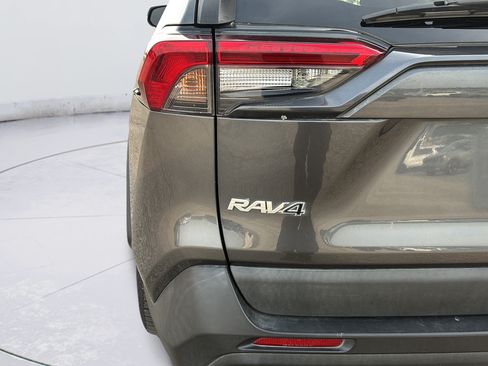 Used 2022 Toyota RAV4 XLE AWD/4WD image 39