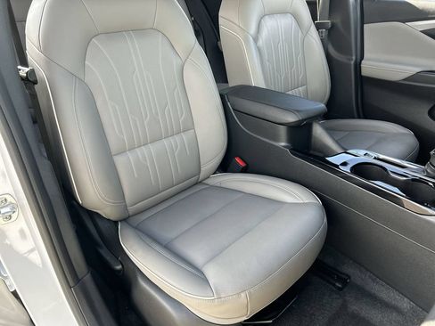 Used 2025 Buick Envista Avenir FWD image 28