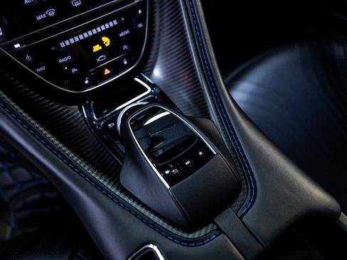 Used 2019 Aston Martin DB11 Coupe image 38