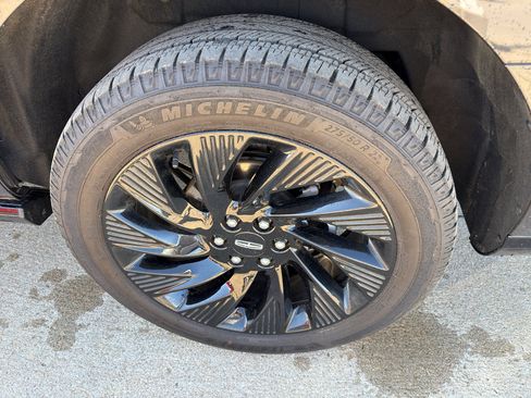 Used 2025 Lincoln Navigator L Reserve w/ Jet Appearance Package AWD/4WD image 10