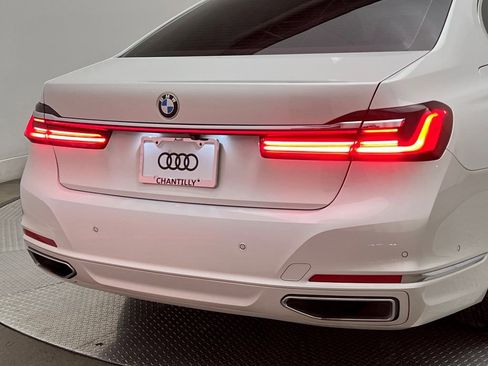 Used 2022 BMW 740i image 7