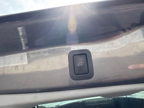 Used 2016 Toyota Highlander XLE FWD image 17