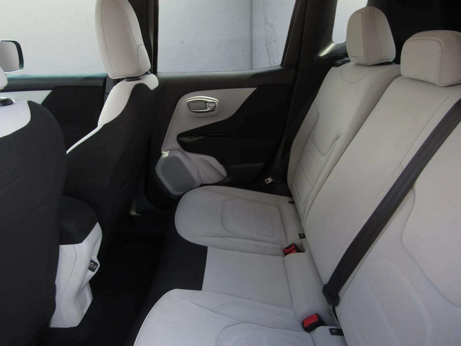 Used 2020 Jeep Renegade Latitude FWD image 13