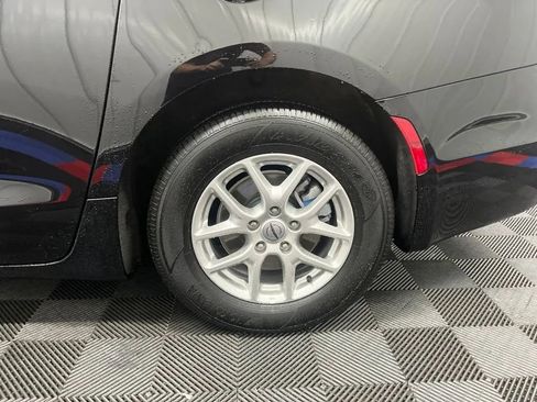 Used 2025 Chrysler Pacifica Select FWD image 26