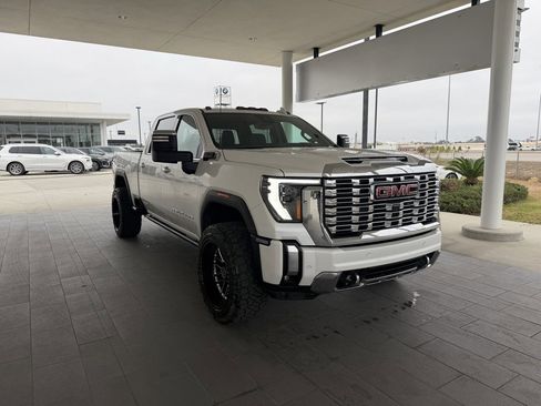 Used 2024 GMC Sierra 3500 Denali w/ Denali Reserve Package image 4