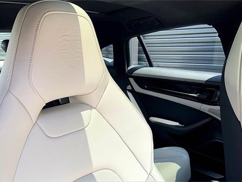 New 2025 Porsche Panamera 4 image 6