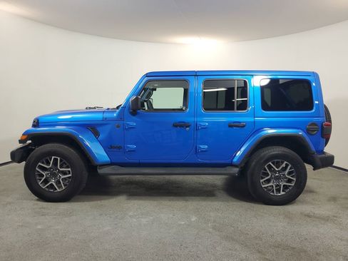 Used 2025 Jeep Wrangler Sahara image 4