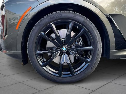 Used 2025 BMW X7 M60i image 10