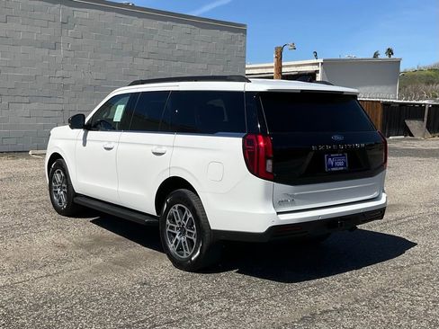New 2026 Ford Expedition Active image 4