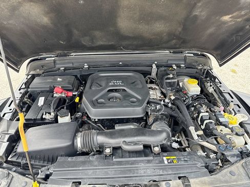 Used 2019 Jeep Wrangler Unlimited Rubicon AWD/4WD image 34
