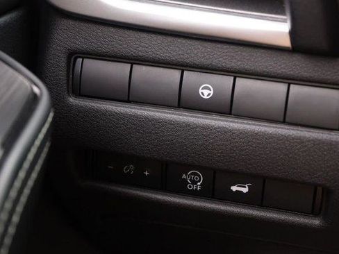 Used 2024 Nissan Rogue SV image 19