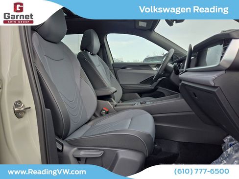 New 2026 Volkswagen Tiguan SE R-Line image 12