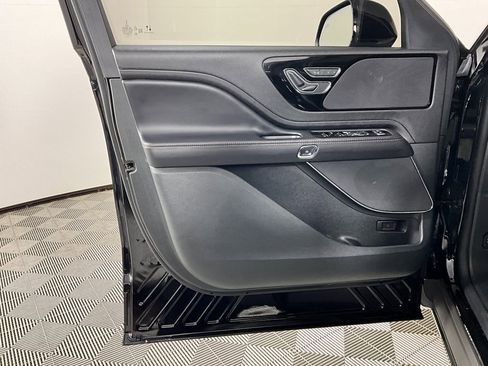 Used 2023 Lincoln Aviator 2WD w/ Premium Package image 18