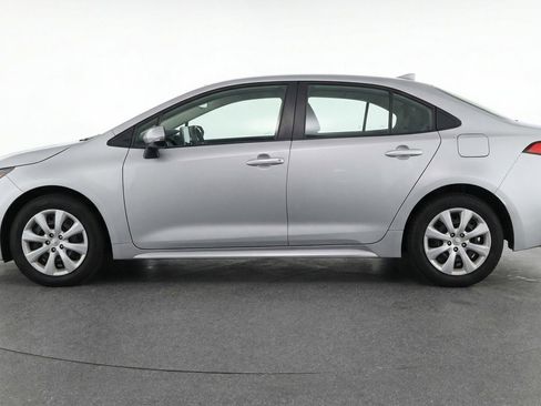 Used 2025 Toyota Corolla LE FWD image 5