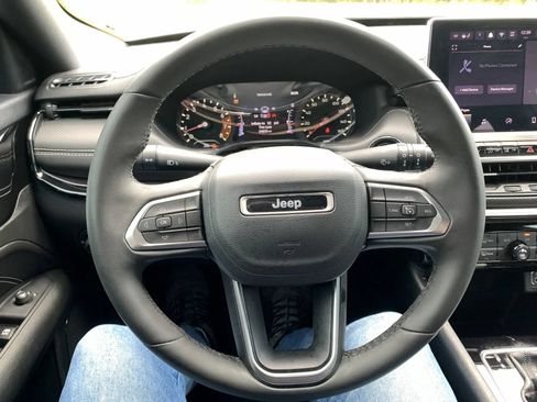 Used 2024 Jeep Compass Latitude AWD/4WD image 13