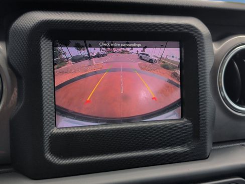 Used 2021 Jeep Wrangler Unlimited Sahara AWD/4WD image 19