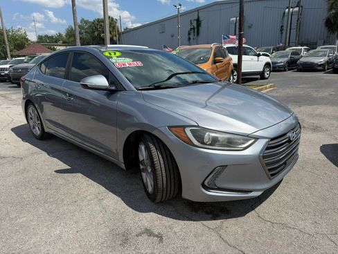 Used 2017 Hyundai Elantra Limited w/ Limited Ultimate Package 05 FWD image 3