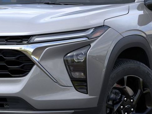 New 2026 Chevrolet Trax LT w/ Midnight Edition FWD image 10