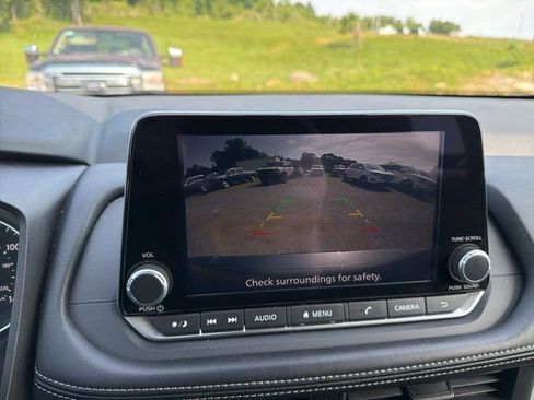 Used 2024 Nissan Rogue S AWD/4WD image 16