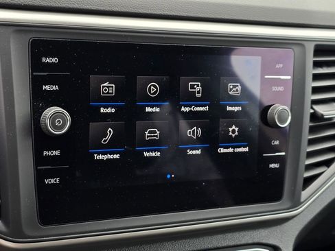 Used 2020 Volkswagen Atlas Cross Sport SE image 43