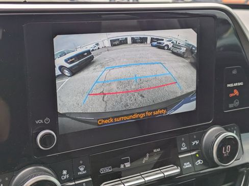 Used 2024 Toyota Highlander XLE FWD image 22