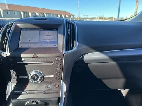Used 2019 Ford Edge Titanium w/ Equipment Group 301A AWD/4WD image 25