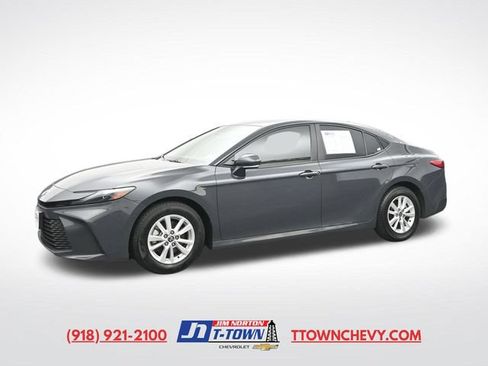 Used 2025 Toyota Camry LE FWD image 5