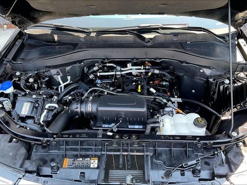 Used 2024 Ford Explorer XLT w/ Equipment Group 202A AWD/4WD image 10