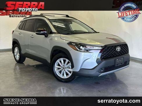 Certified 2025 Toyota Corolla Cross LE FWD image 1