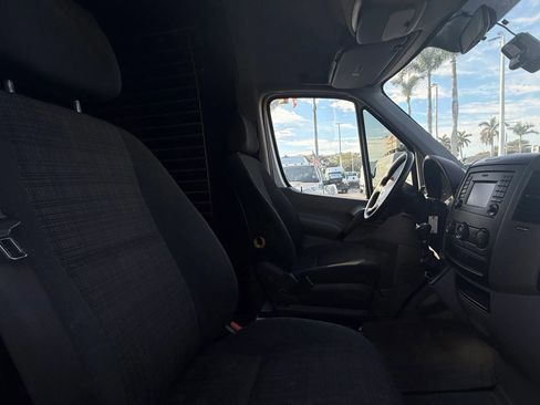 Used 2017 Mercedes-Benz Sprinter 2500 image 21