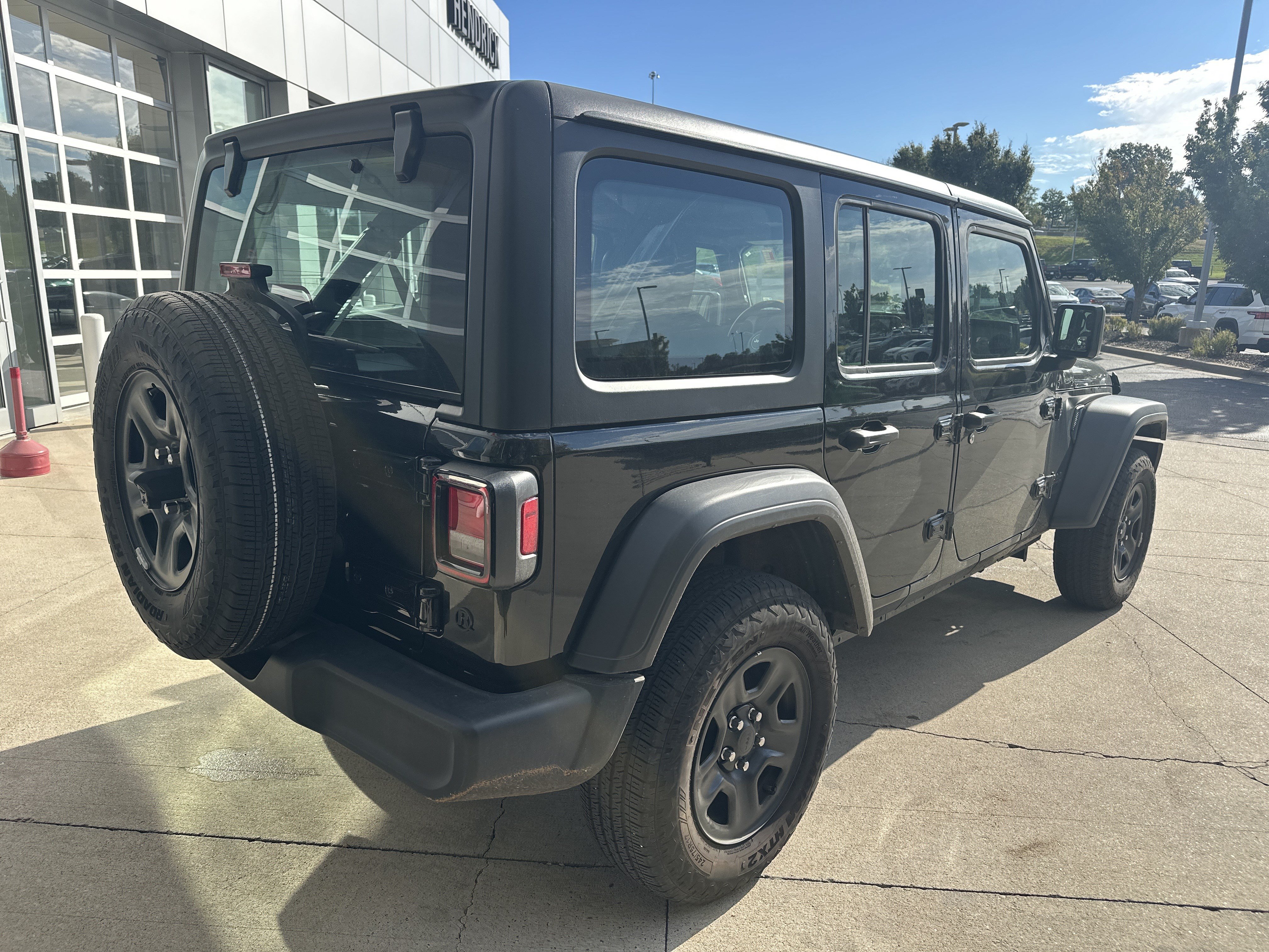 Used 2024 Jeep Wrangler Unlimited Sport AWD/4WD image 6