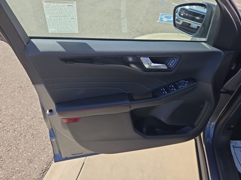 Used 2025 Ford Escape ST-Line image 11