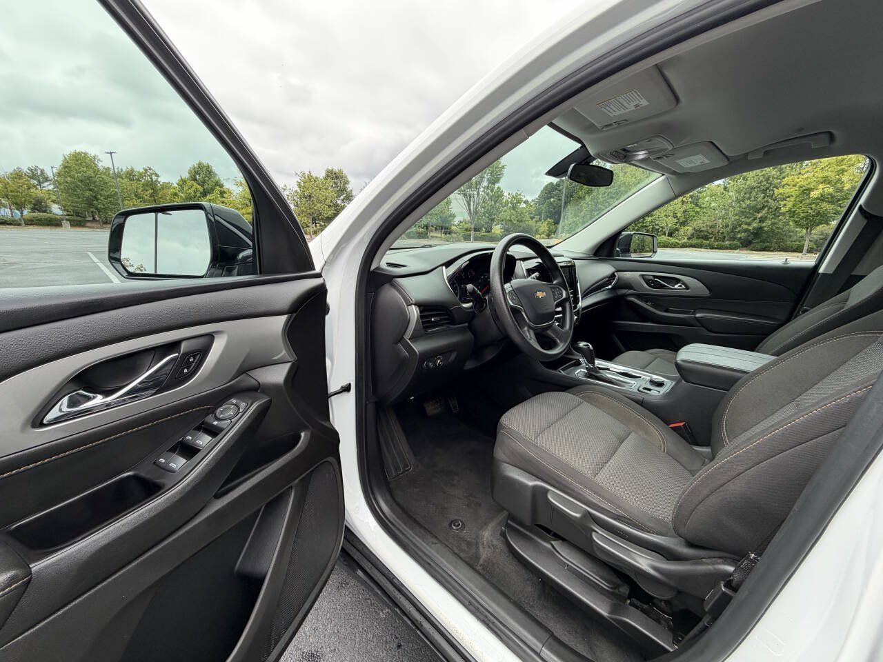 Used 2020 Chevrolet Traverse LS FWD image 12