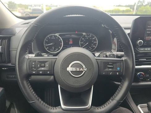 Used 2025 Nissan Pathfinder SV FWD image 29