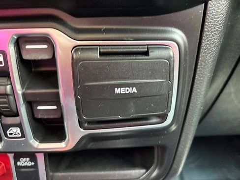 Used 2021 Jeep Gladiator Mojave w/ LED Lighting Group AWD/4WD image 33