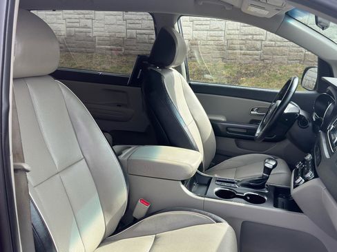 Used 2020 Kia Sedona EX image 37