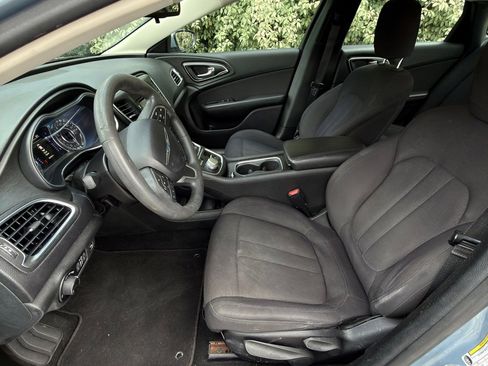 Used 2015 Chrysler 200 Limited image 9