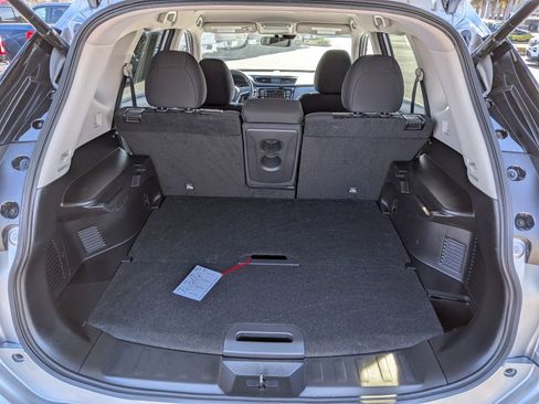 Used 2020 Nissan Rogue SV image 16