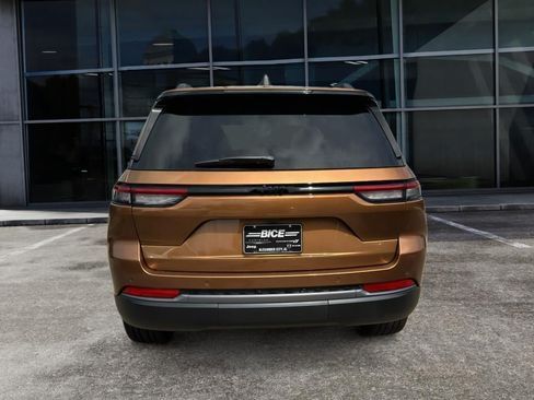 New 2026 Jeep Grand Cherokee Limited w/ Limited Altitude Package RWD image 6