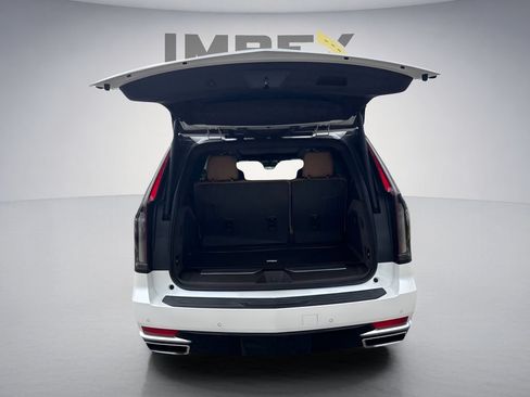 Used 2022 Cadillac Escalade Premium Luxury RWD image 34