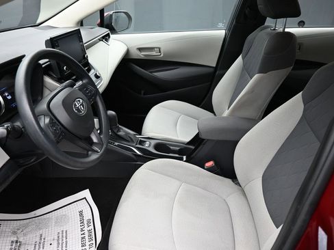 Used 2022 Toyota Corolla LE image 3