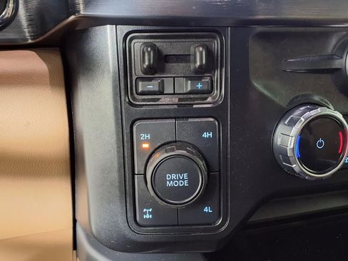 Used 2025 Ford F250 Lariat w/ Lariat Ultimate Package image 24