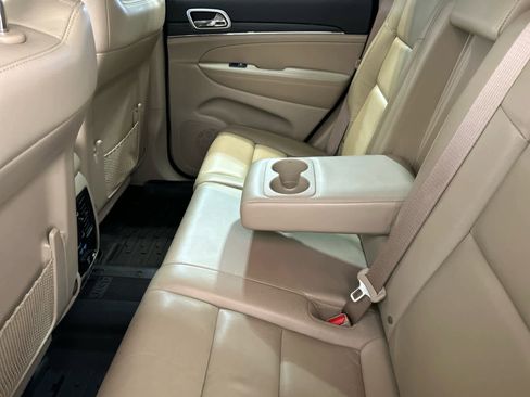 Used 2021 Jeep Grand Cherokee Limited w/ Trailer Tow Group IV image 5