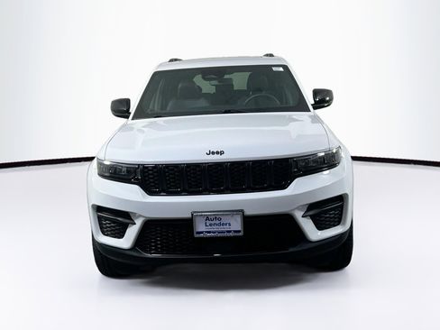 Used 2023 Jeep Grand Cherokee Altitude AWD/4WD image 2
