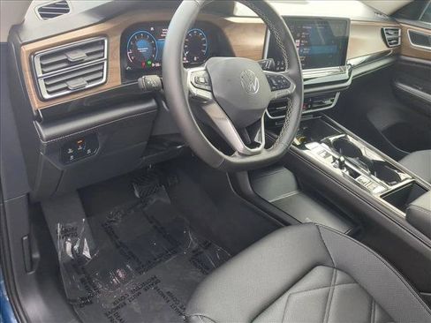 Used 2025 Volkswagen Atlas SE image 10