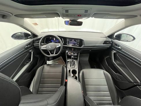 Certified 2024 Volkswagen Jetta SE w/ Panoramic Sunroof Package image 14