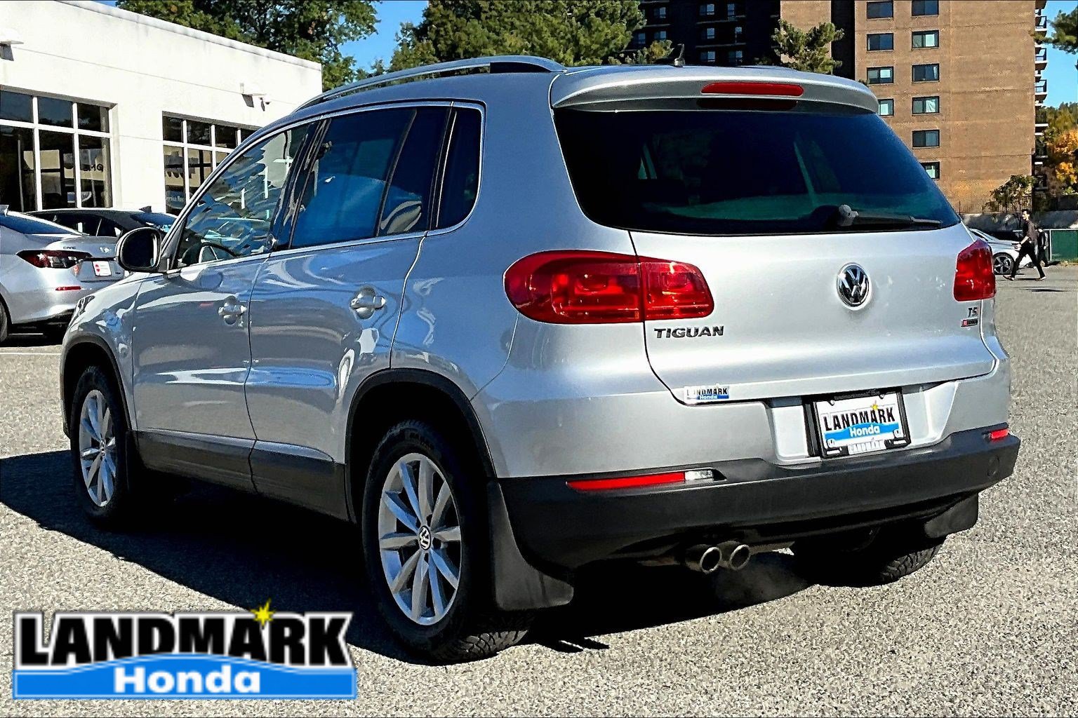 Used 2017 Volkswagen Tiguan Wolfsburg Edition AWD/4WD image 12