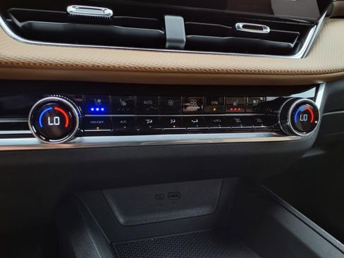 New 2025 Chevrolet Equinox ACTIV w/ Convenience Package III image 18